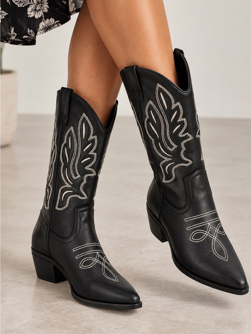 DREAM PARIS Black Western Cowboy Boots Size 10 White Embroidery Pointed Toe